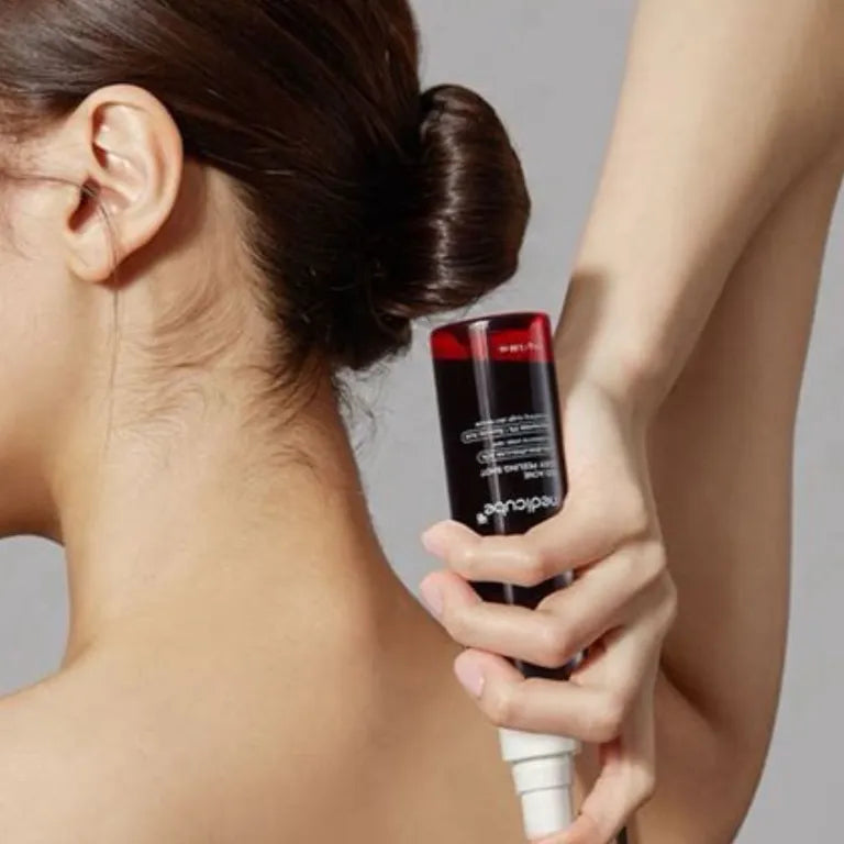 MEDICUBE - RED ACNE BODY PEELING SHOT (110G)